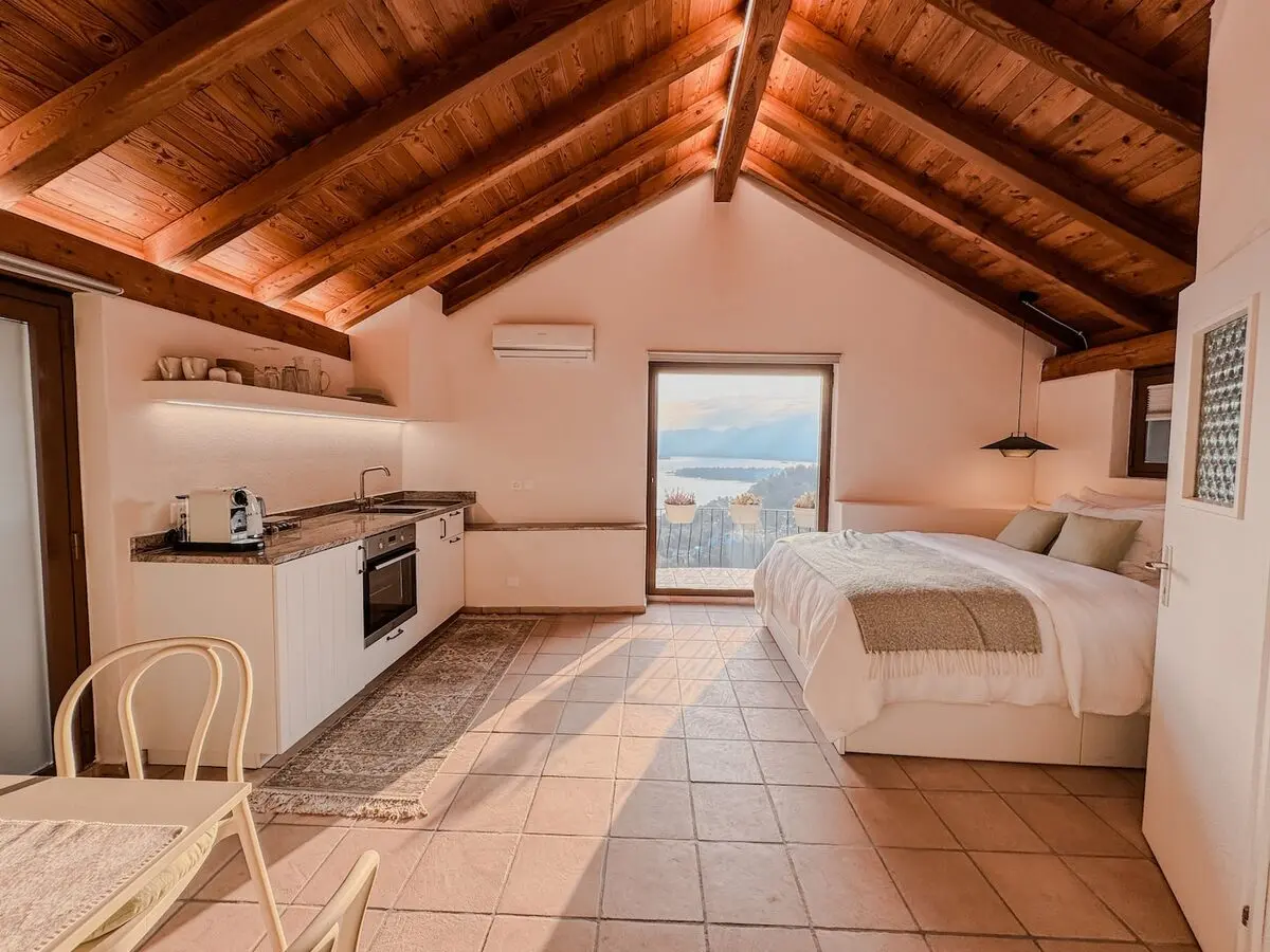 Open-plan cabin studio interior in Gordemo