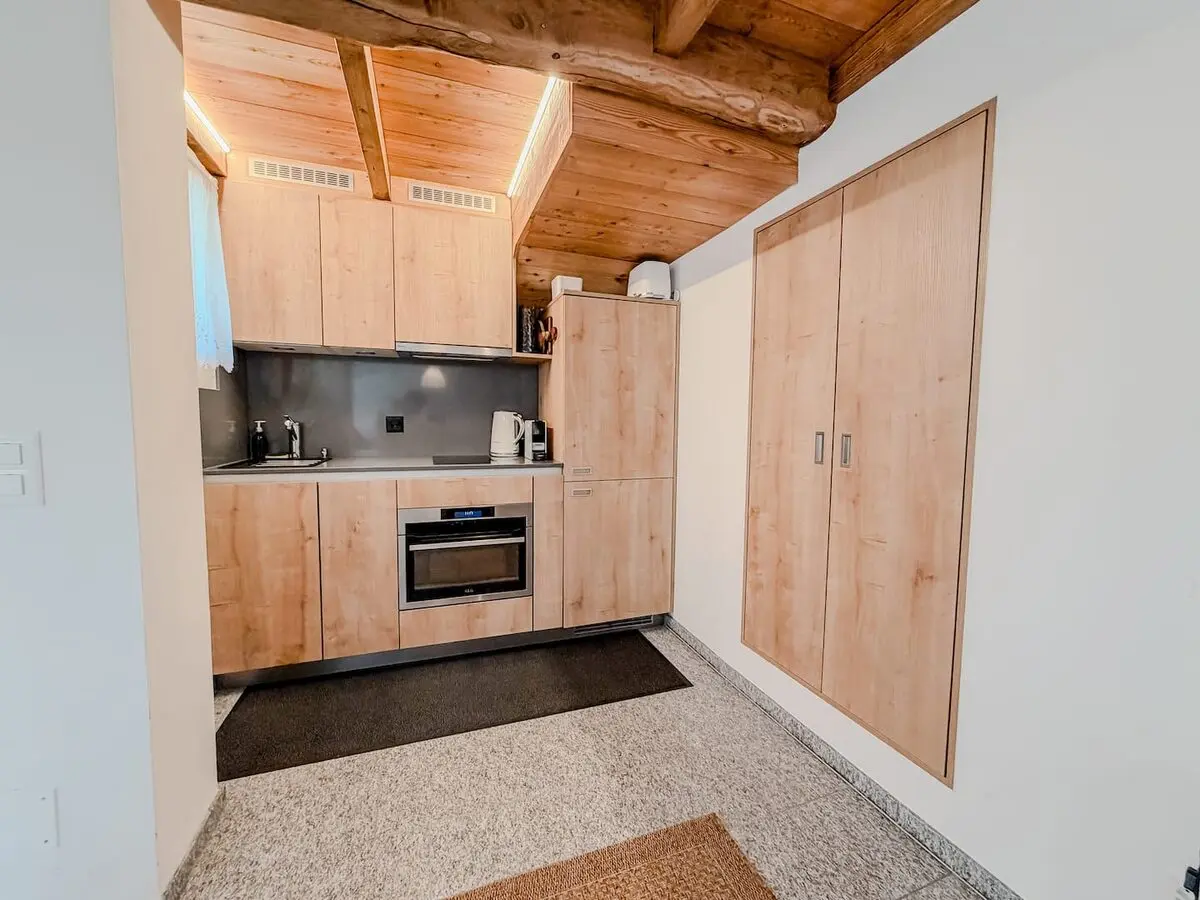 Compact kitchen in the Monti Motti cabin
