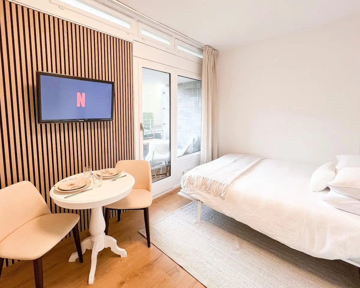 Bright sleeping area in the Muralto studio