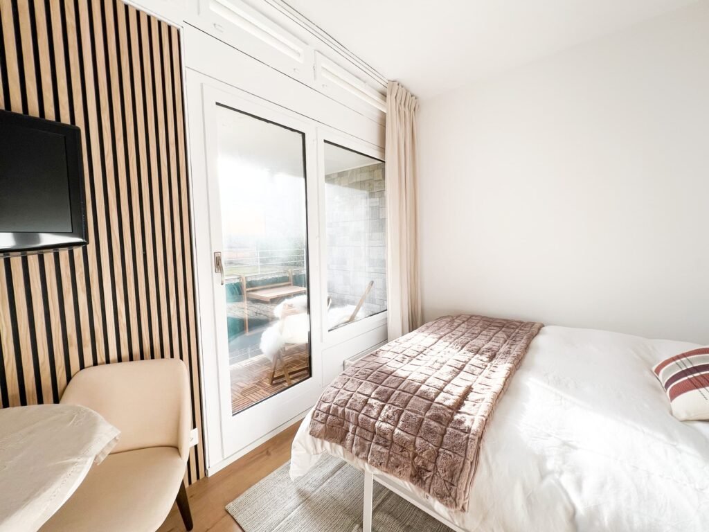 A small studio with generous comfort, and quiet at night.